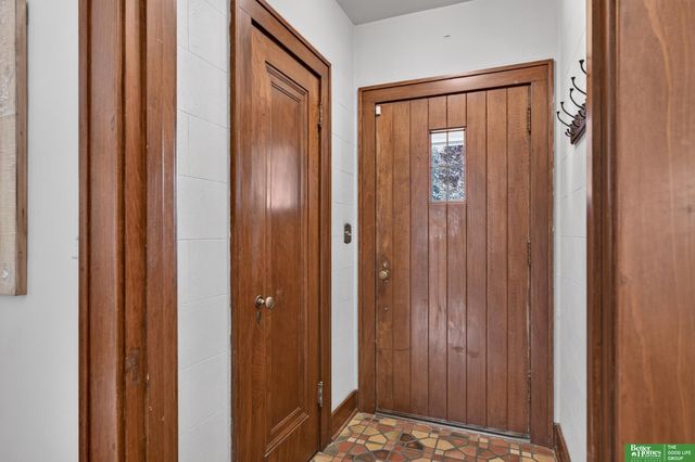 2010 N 54th Street, Omaha, NE 68104