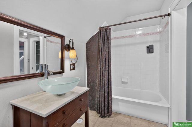 2010 N 54th Street, Omaha, NE 68104