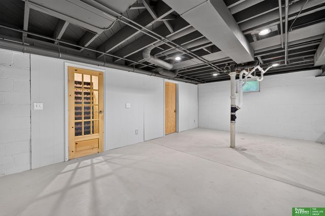 2010 N 54th Street, Omaha, NE 68104