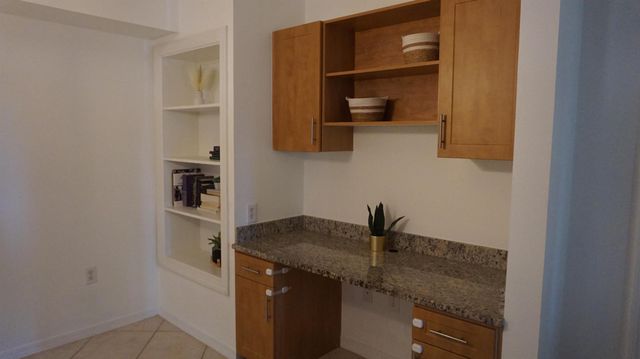 6511 Emerald Dunes Drive 208, West Palm Beach, FL 33411