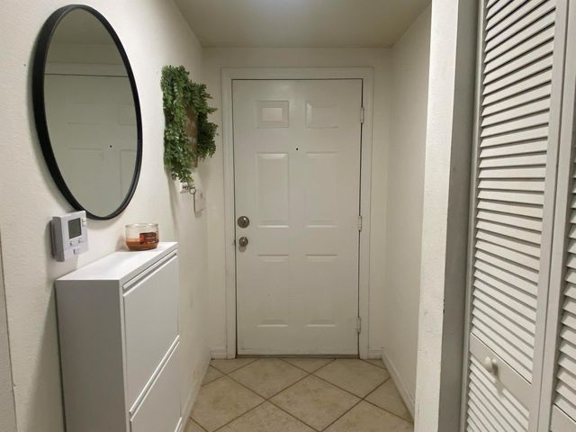 6511 Emerald Dunes Drive 208, West Palm Beach, FL 33411