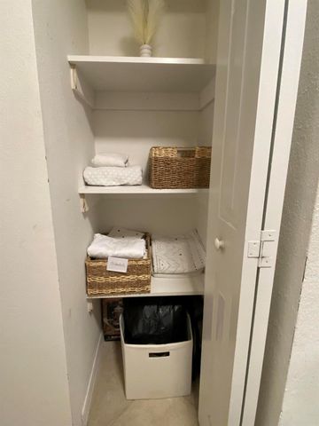 6511 Emerald Dunes Drive 208, West Palm Beach, FL 33411