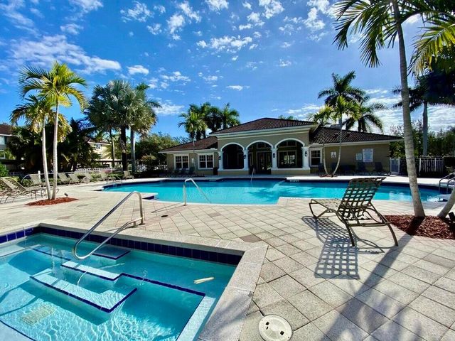 6511 Emerald Dunes Drive 208, West Palm Beach, FL 33411