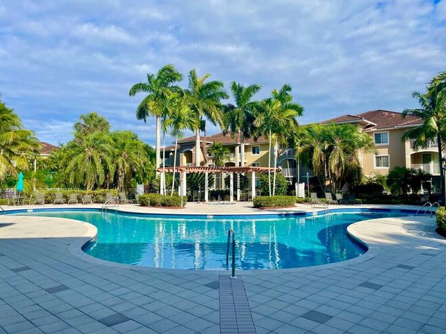 6511 Emerald Dunes Drive 208, West Palm Beach, FL 33411