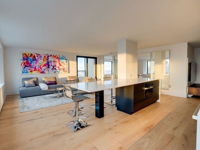 65 E India Row Penthouse B, Boston, MA 02110