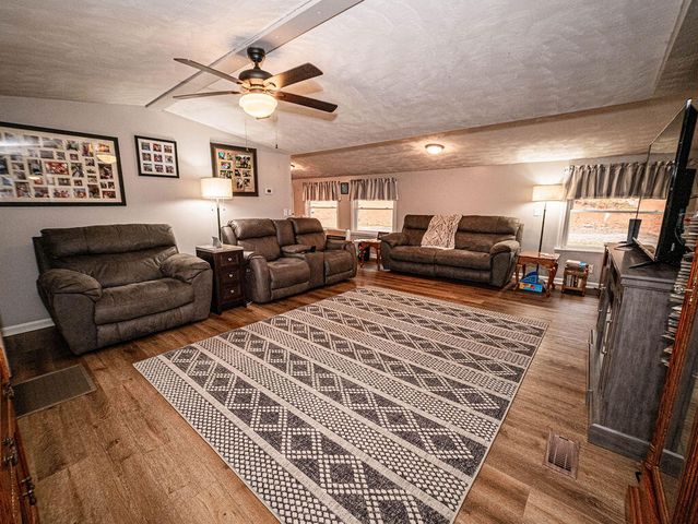 434 Valley Brook Trail, Whitwell, TN 37397