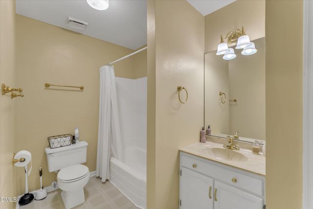 918 Hampshire Court, Cary, NC 27511