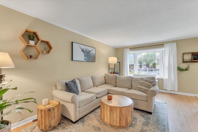 918 Hampshire Court, Cary, NC 27511