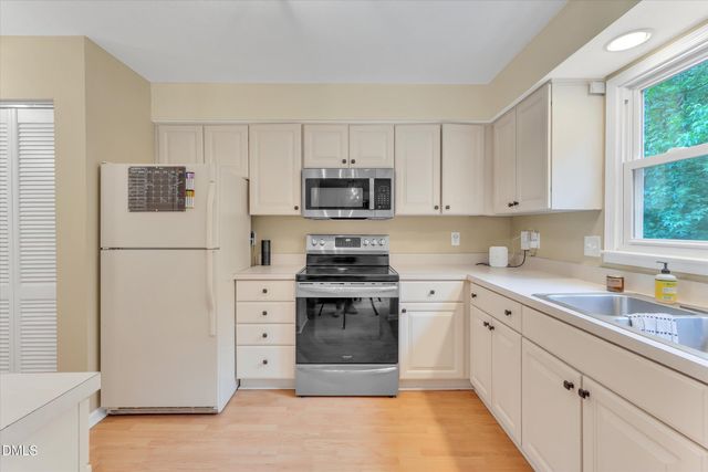918 Hampshire Court, Cary, NC 27511
