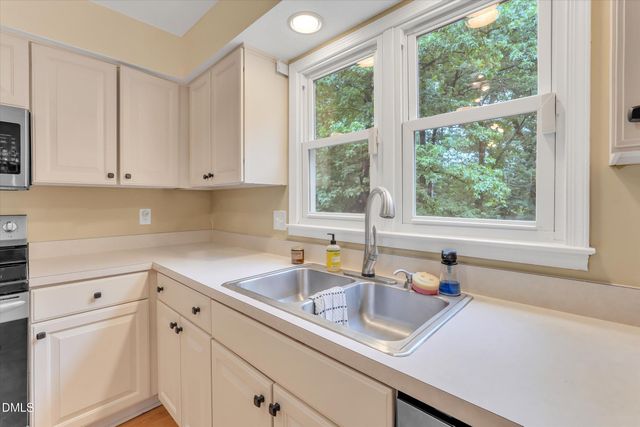 918 Hampshire Court, Cary, NC 27511
