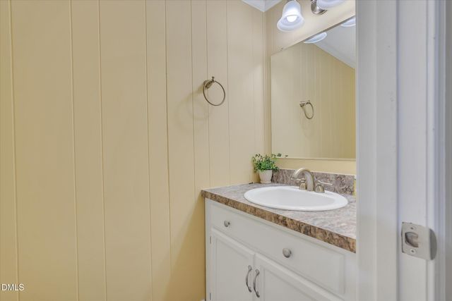 918 Hampshire Court, Cary, NC 27511