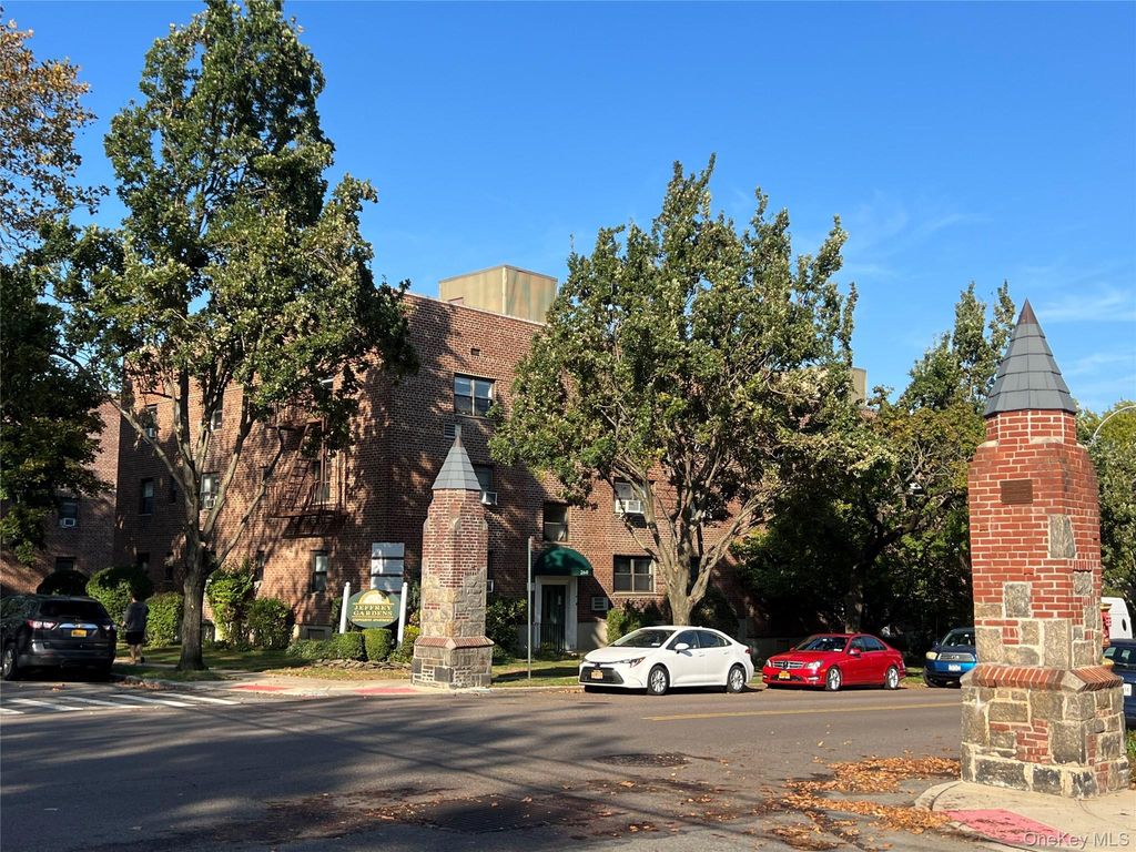 216-05 48th Avenue 2C, Bayside, NY 11364 — photo 3