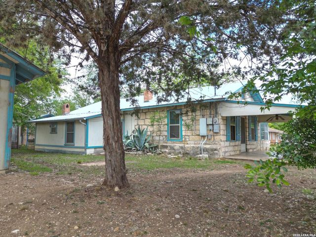 607 Hackberry St, Bandera, TX 78003