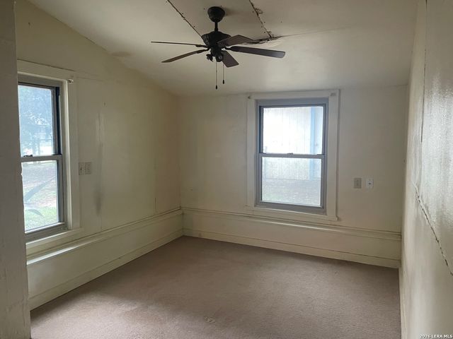 607 Hackberry St, Bandera, TX 78003