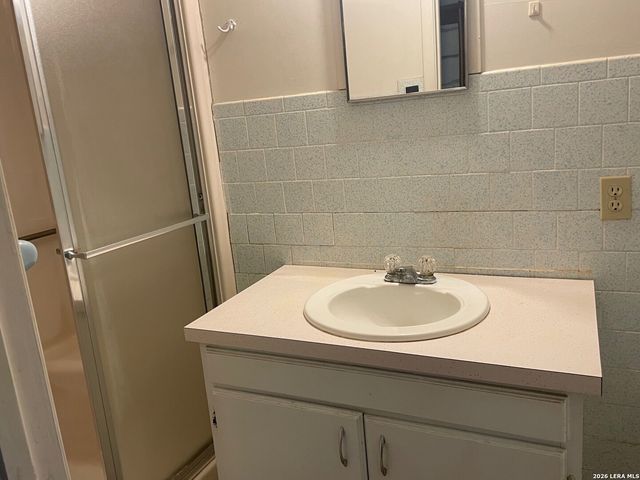 607 Hackberry St, Bandera, TX 78003