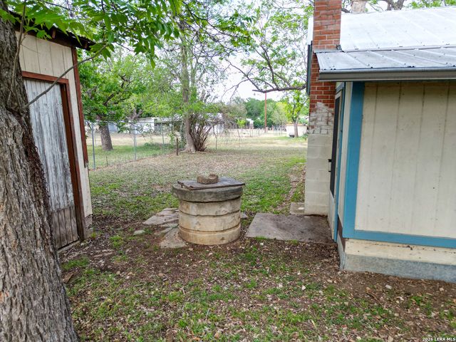 607 Hackberry St, Bandera, TX 78003