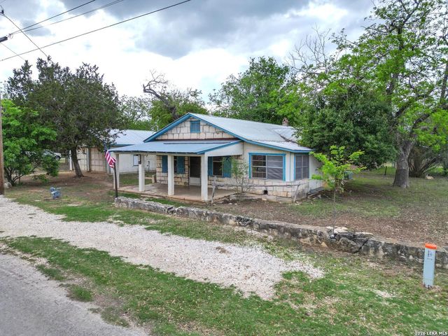 607 Hackberry St, Bandera, TX 78003