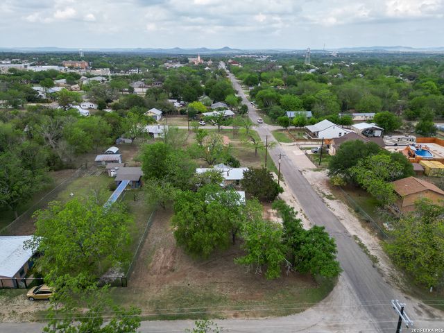 607 Hackberry St, Bandera, TX 78003