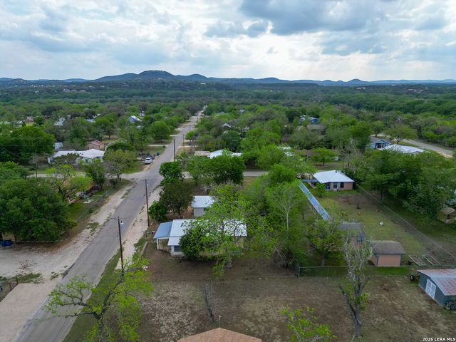 607 Hackberry St, Bandera, TX 78003
