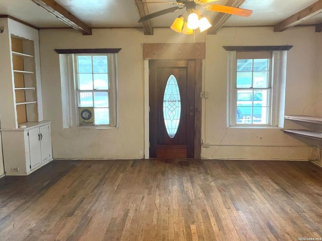 607 Hackberry St, Bandera, TX 78003