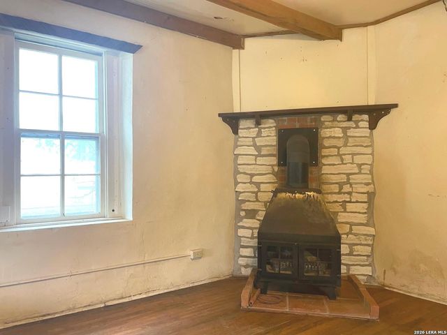 607 Hackberry St, Bandera, TX 78003