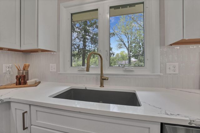 2095 Mccoy Road, Upper Arlington, OH 43220