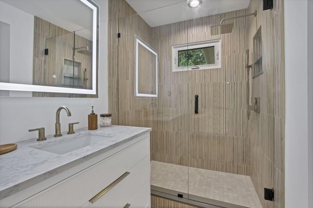 2095 Mccoy Road, Upper Arlington, OH 43220
