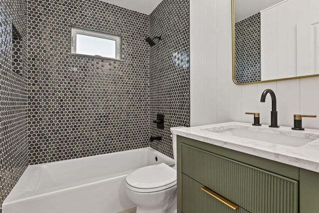 2095 Mccoy Road, Upper Arlington, OH 43220