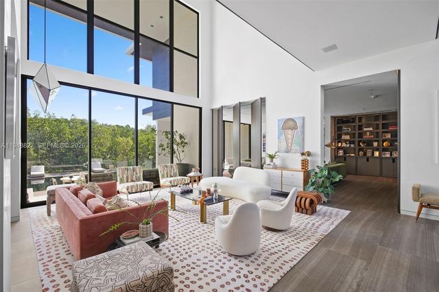 132 Paloma Dr, Coral Gables, FL 33143