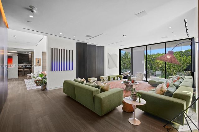 132 Paloma Dr, Coral Gables, FL 33143