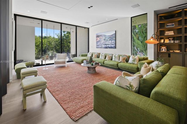 132 Paloma Dr, Coral Gables, FL 33143