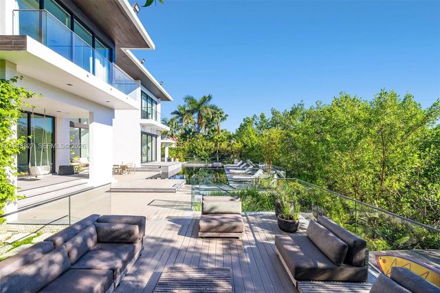 132 Paloma Dr, Coral Gables, FL 33143