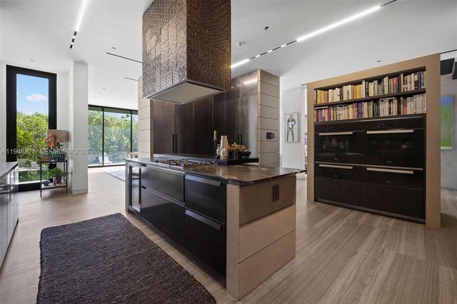 132 Paloma Dr, Coral Gables, FL 33143