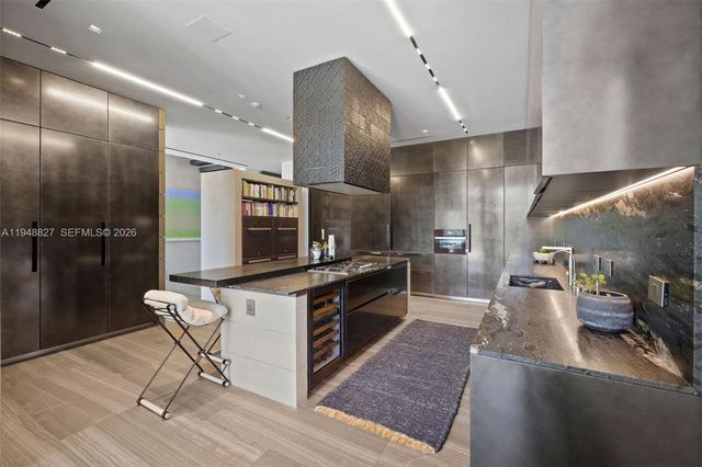 132 Paloma Dr, Coral Gables, FL 33143