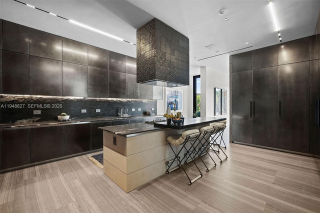 132 Paloma Dr, Coral Gables, FL 33143