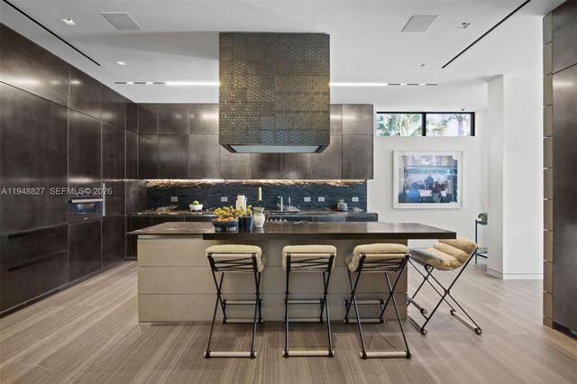 132 Paloma Dr, Coral Gables, FL 33143