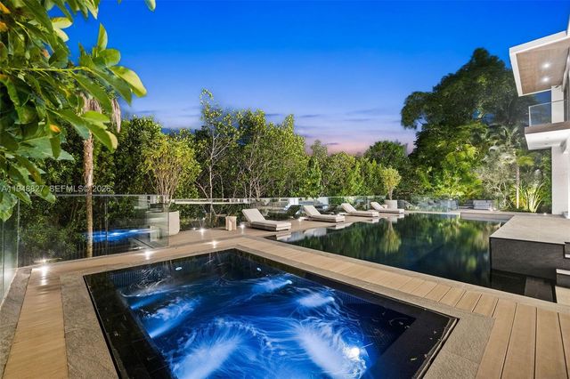 132 Paloma Dr, Coral Gables, FL 33143