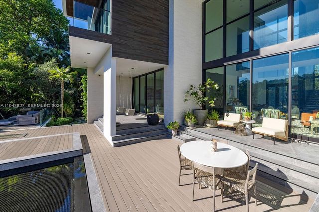 132 Paloma Dr, Coral Gables, FL 33143