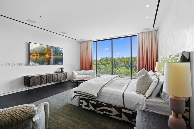 132 Paloma Dr, Coral Gables, FL 33143