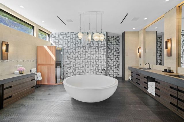 132 Paloma Dr, Coral Gables, FL 33143