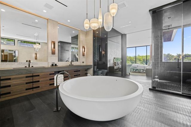 132 Paloma Dr, Coral Gables, FL 33143