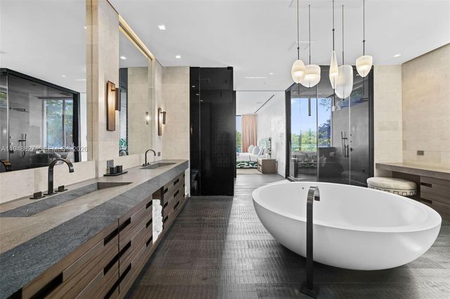 132 Paloma Dr, Coral Gables, FL 33143