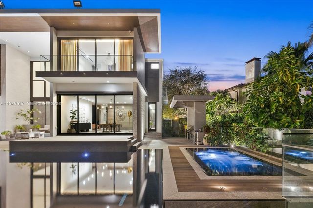 132 Paloma Dr, Coral Gables, FL 33143