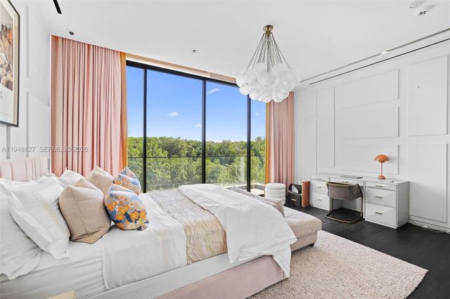 132 Paloma Dr, Coral Gables, FL 33143