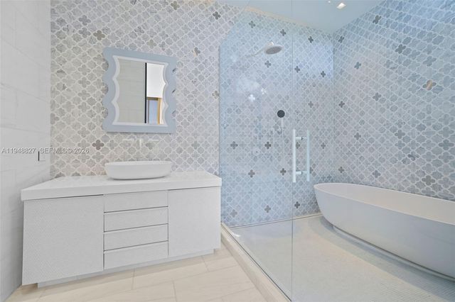 132 Paloma Dr, Coral Gables, FL 33143