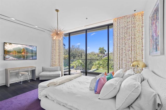 132 Paloma Dr, Coral Gables, FL 33143