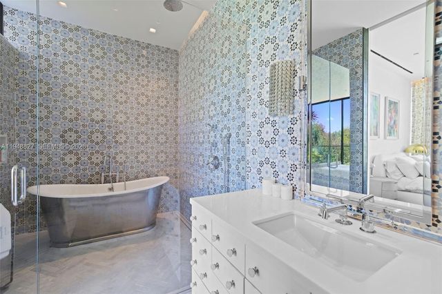 132 Paloma Dr, Coral Gables, FL 33143