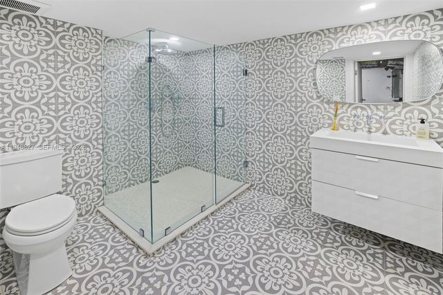 132 Paloma Dr, Coral Gables, FL 33143