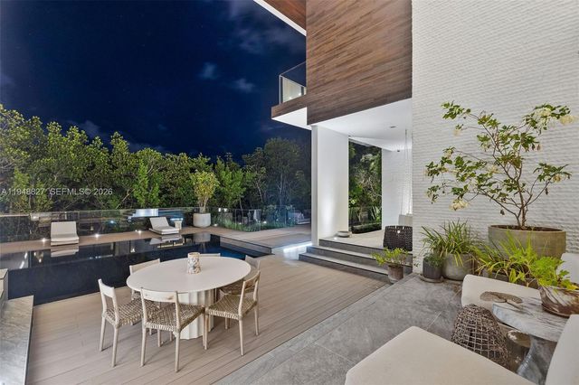 132 Paloma Dr, Coral Gables, FL 33143