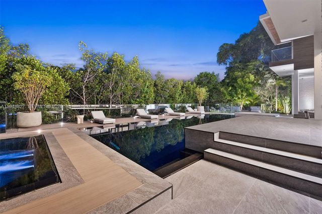 132 Paloma Dr, Coral Gables, FL 33143